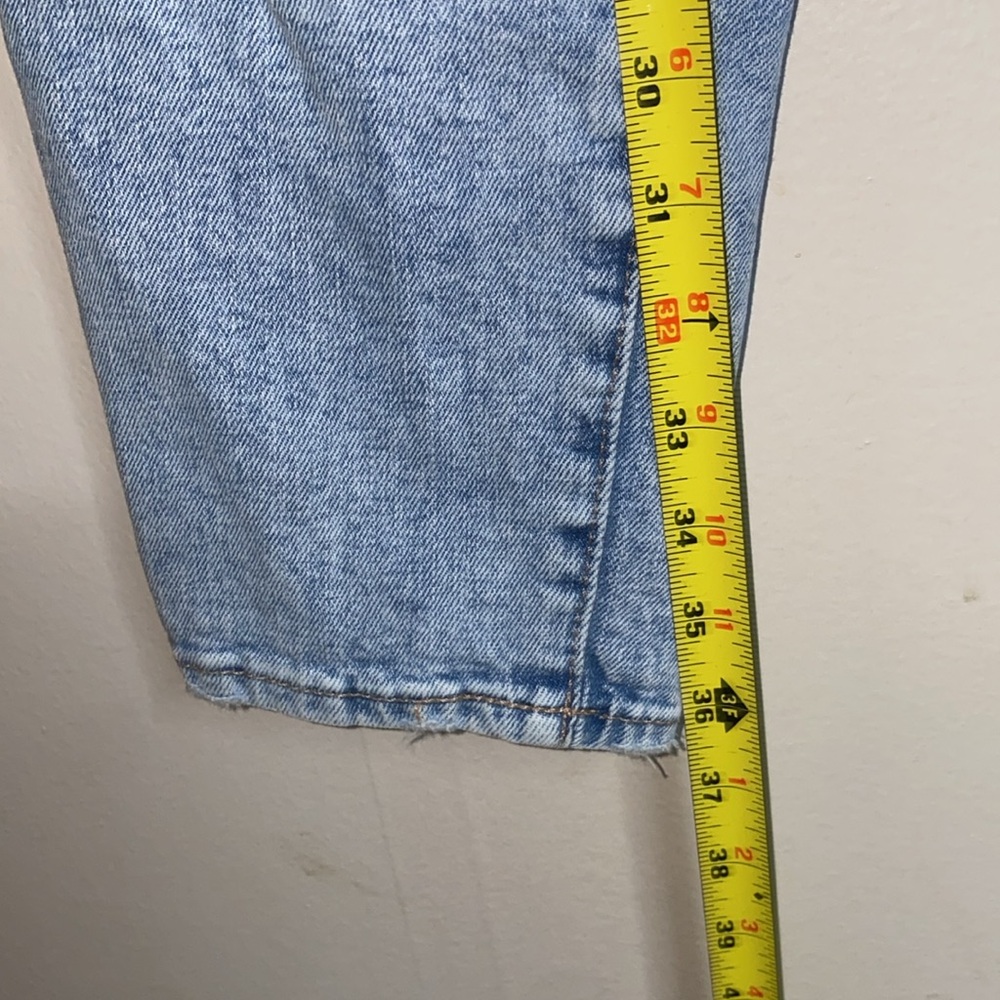 🛍️Like new OG Straight high-rise size 4 light wash jeans! - Picture 5 of 9
